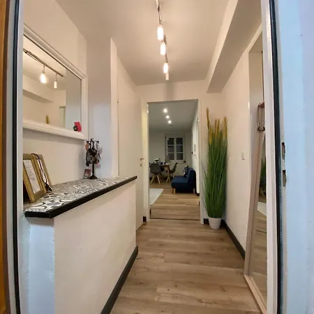 Lowcosthighcomfort Blue Appartement *